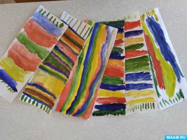 Красивый полосатый коврик рисование