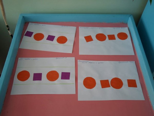 Аппликация кружочки и квадратики