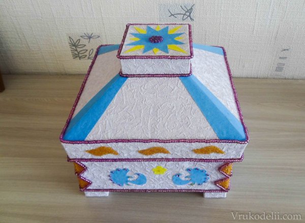 Шкатулка из картона