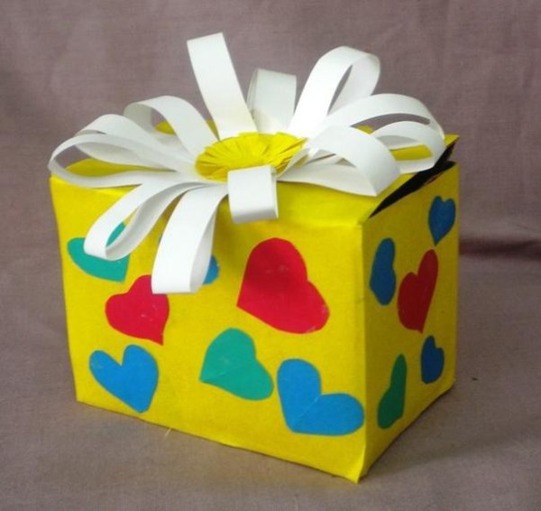 Коробка из цветного картона