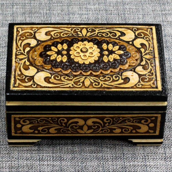 Аппликация шкатулка с драгоценностями