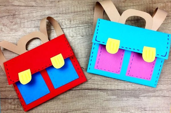 Портфель из картона