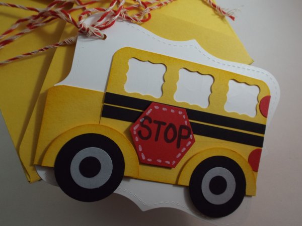 Аппликация школьный автобус