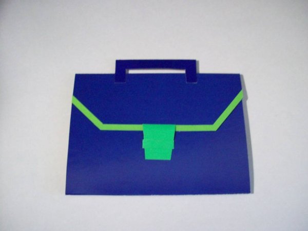 Портфель из картона