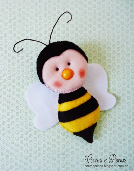 Игрушки из фетра пчела