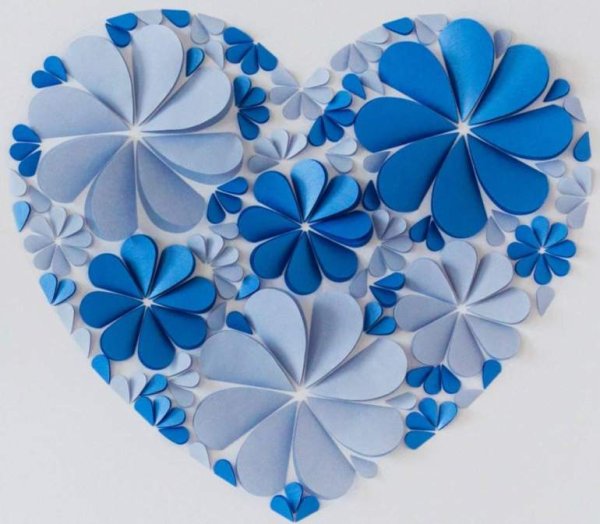 Цветы из бумажных сердечек