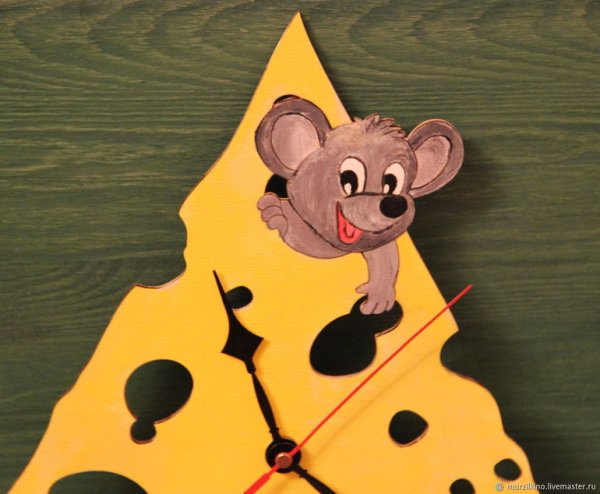 Часы в виде мышки