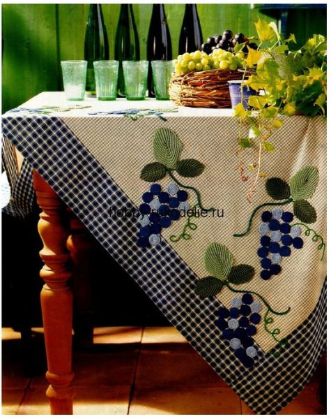 Скатерть с аппликацией из ткани