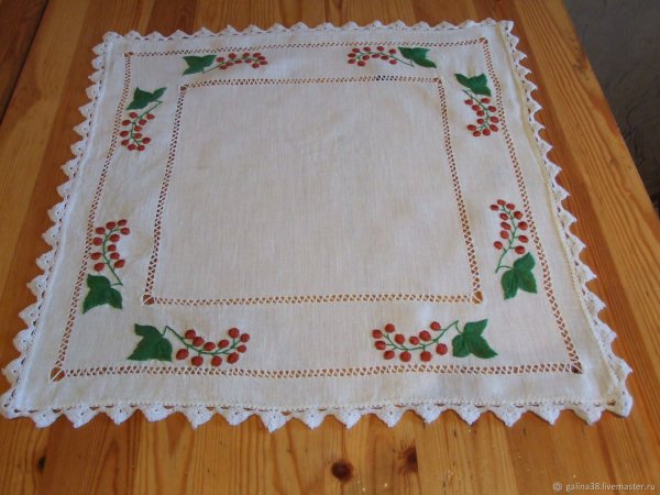 Салфетки с мережкой и вышивкой