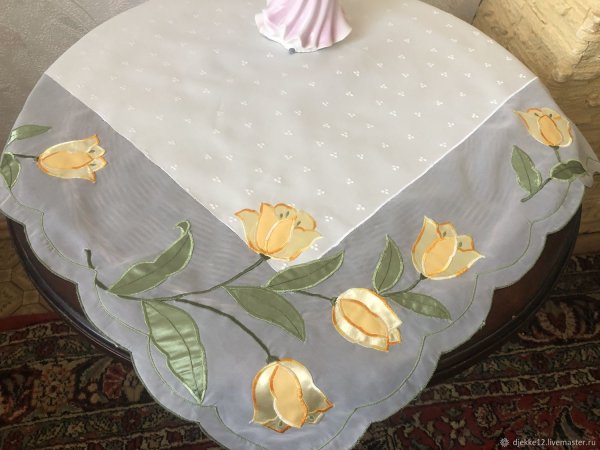Скатерть с аппликацией из ткани
