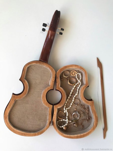 Шкатулка в виде скрипки
