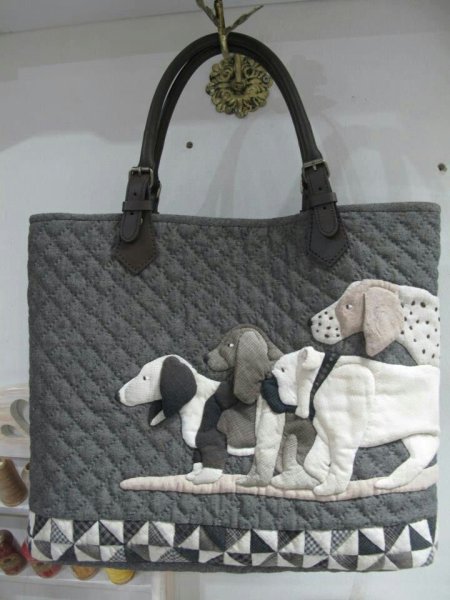 Стеганные сумки с аппликацией