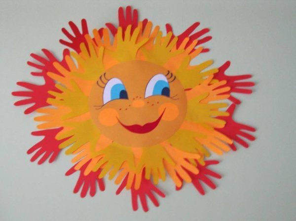 Поделка солнышко из ладошек