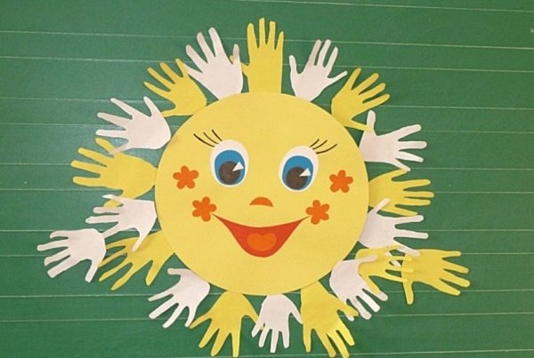 Поделка солнышко из ладошек