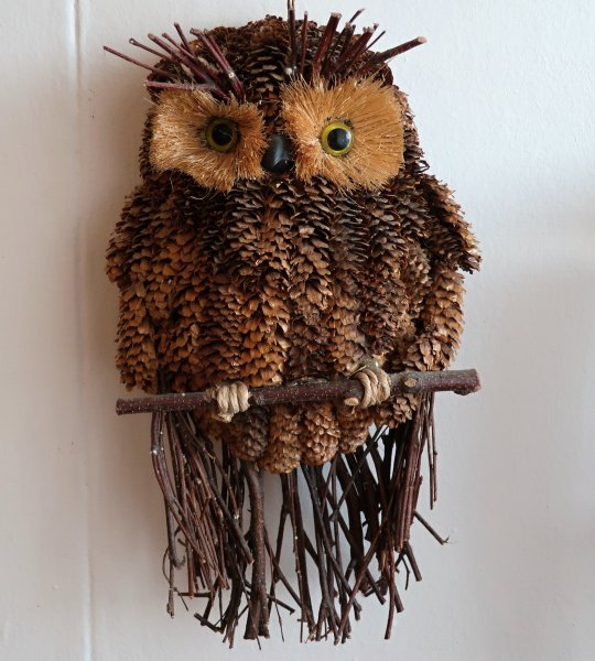 Сова из шишек поделка