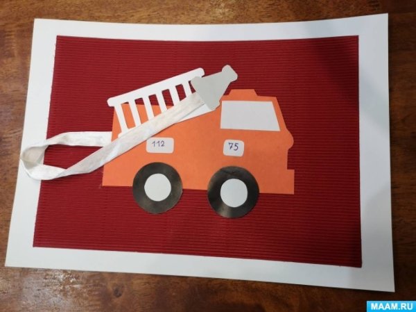 Машинка из цветной бумаги