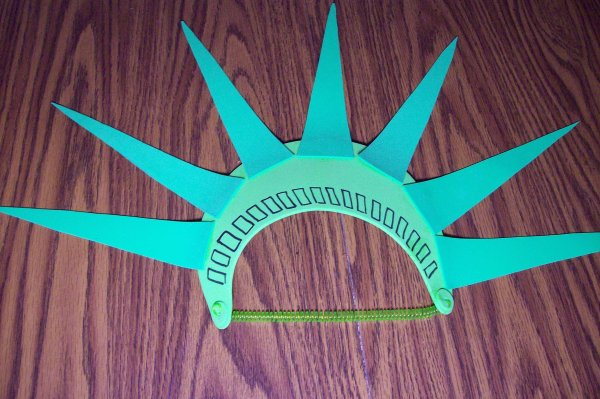 Бумажная статуя свободы