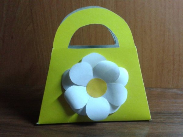 Сумочка для мамы из бумаги для детей