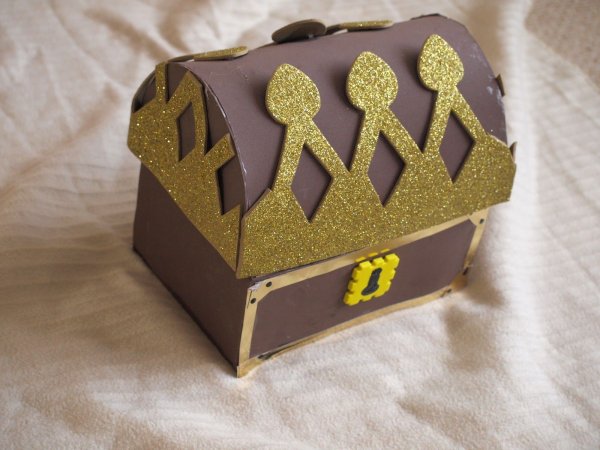 Сундучок из картона