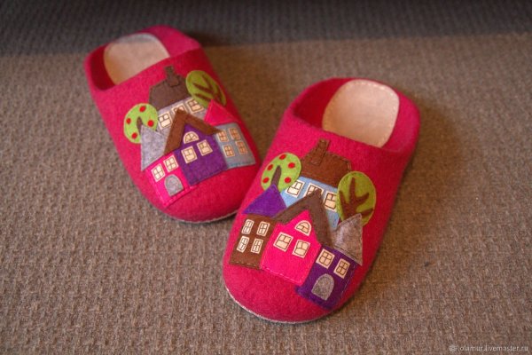 Домики на валяных тапочках