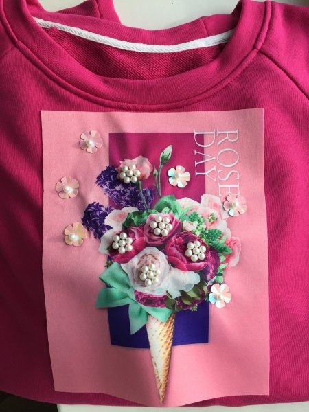 Красивая аппликация на платье