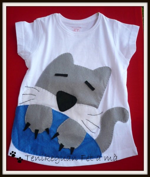 Футболка с аппликацией из ткани