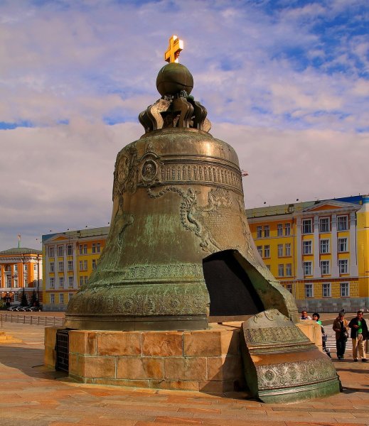 Памятник царь колокол в Москве