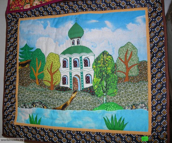 Аппликация из ткани храм