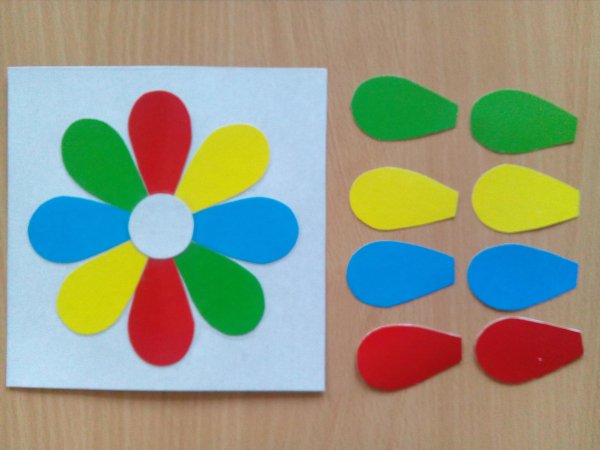 Аппликация Цветик семицветик средняя группа