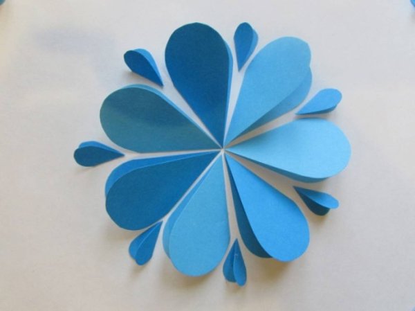 Цветок из сердечек