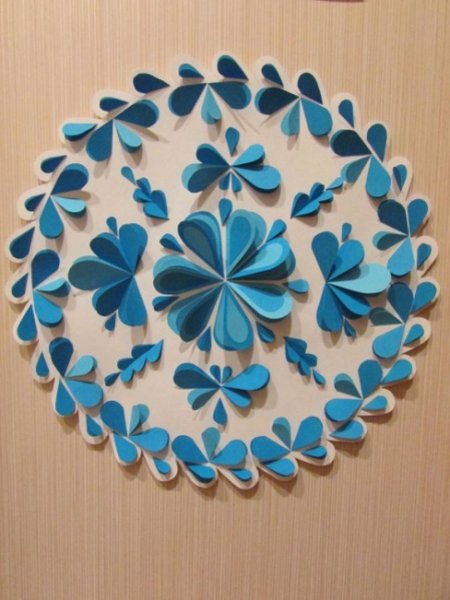 Панно из бумажных сердечек