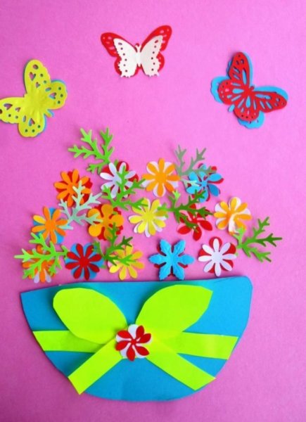 Поделка из цветной бумамаги