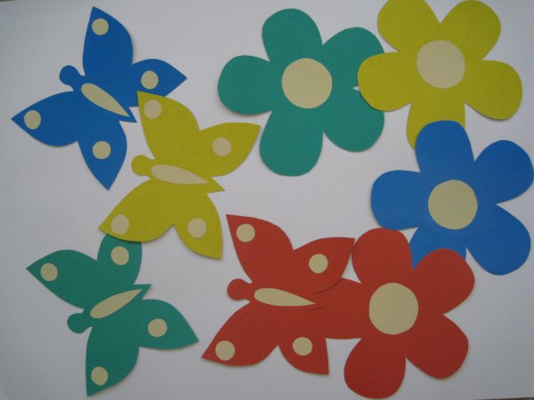 Аппликация цветы младшая группа