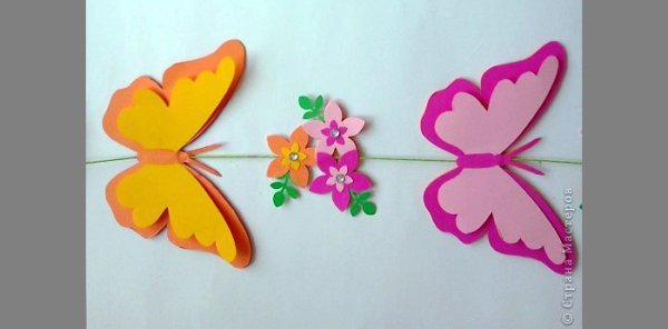 Бабочка из цветной бумаги