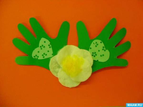 Цветы в ладошках