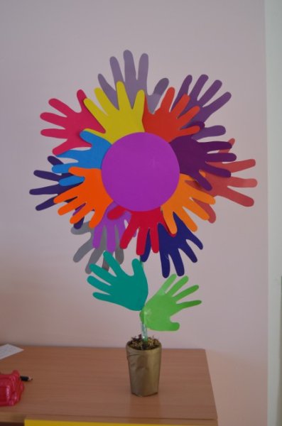 Цветы из детских ладошек