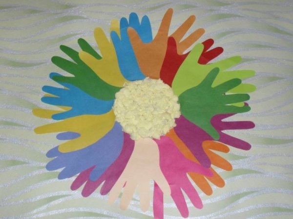 Ромашка из ладошек