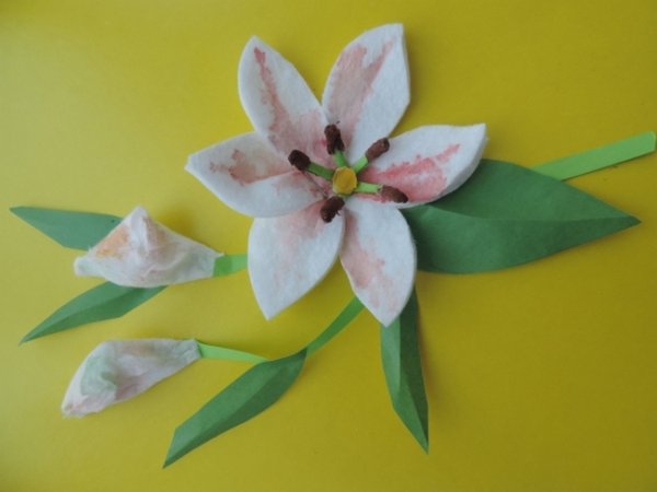 Кувшинка из ватных дисков