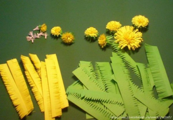 Одуванчик из гофрированной бумаги
