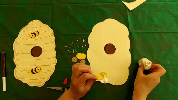 Аппликация пчелы в улье