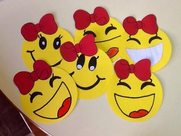 Смайлики из цветной бумаги