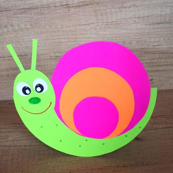 Улитка из цветной бумаги