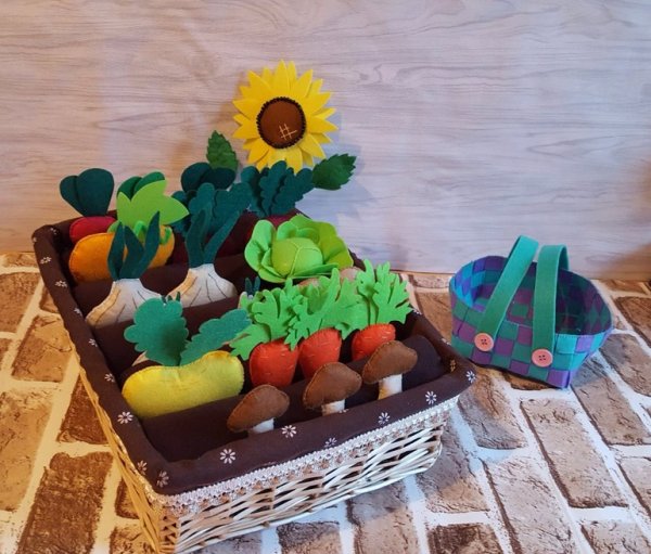 Грядка с овощами из фетра