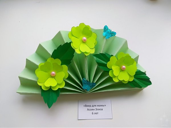 Подарок для мамы веер с цветами