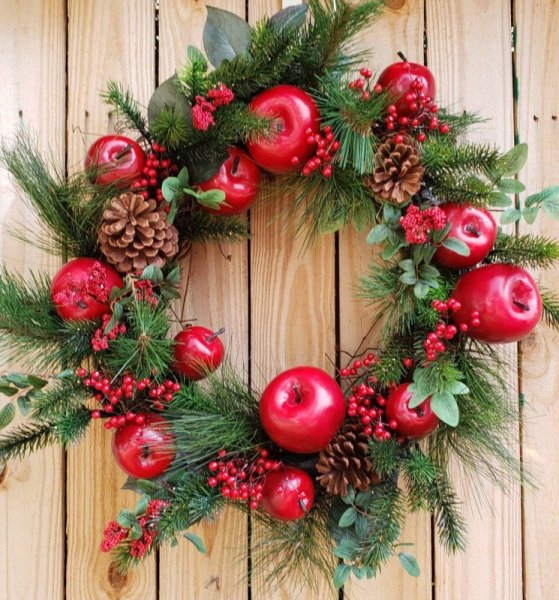 Новогодний венок с яблоками
