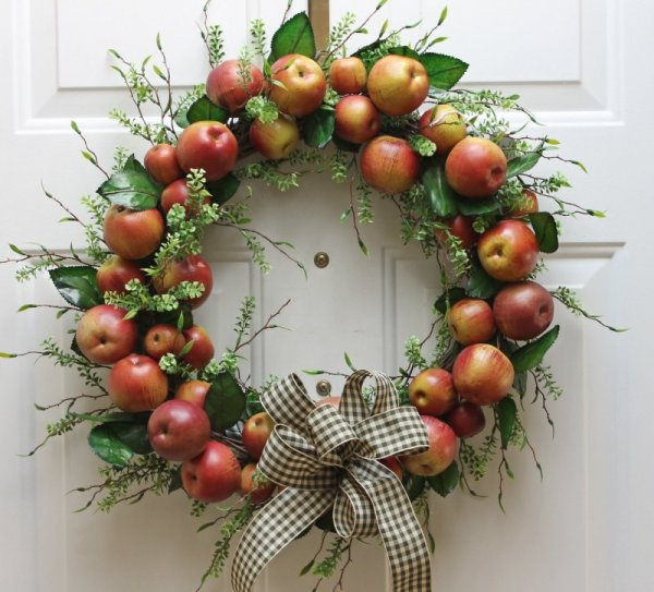Веночек осенний с яблоками