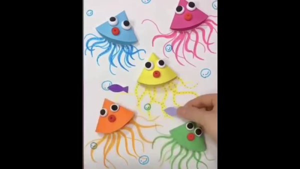 Поделка из цветной бумаги медуза