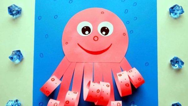 Осьминожка из цветной бумаги