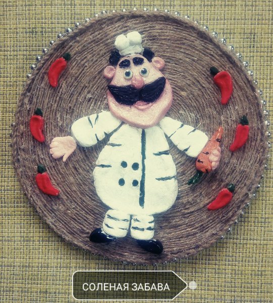 Панно из соленого теста на тарелке