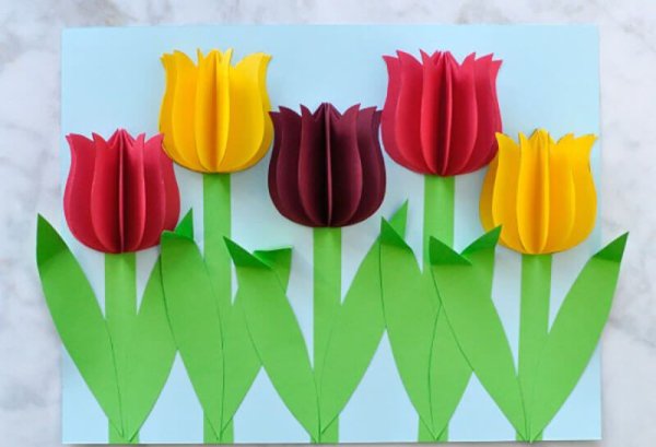 Тюльпаны из цветной бумаги